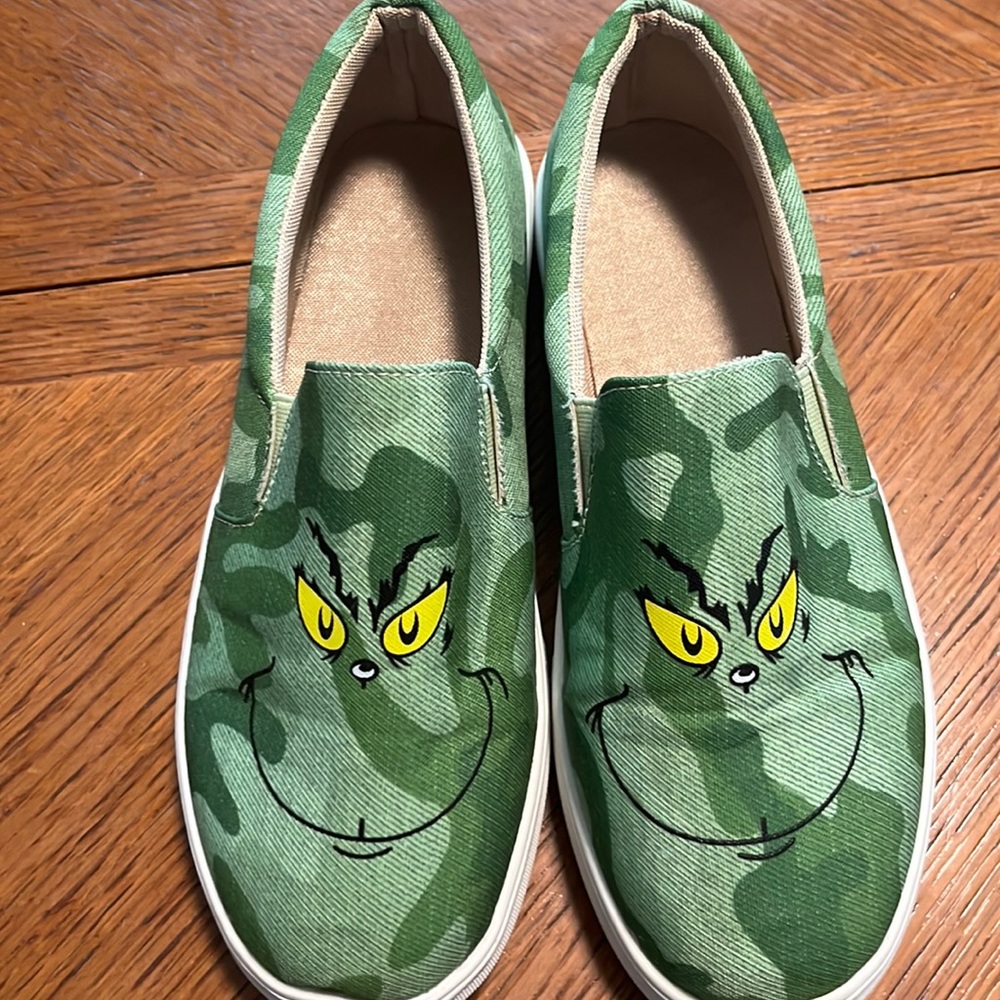 EUC.  Worn once. Size 7 Grinch sneakers.